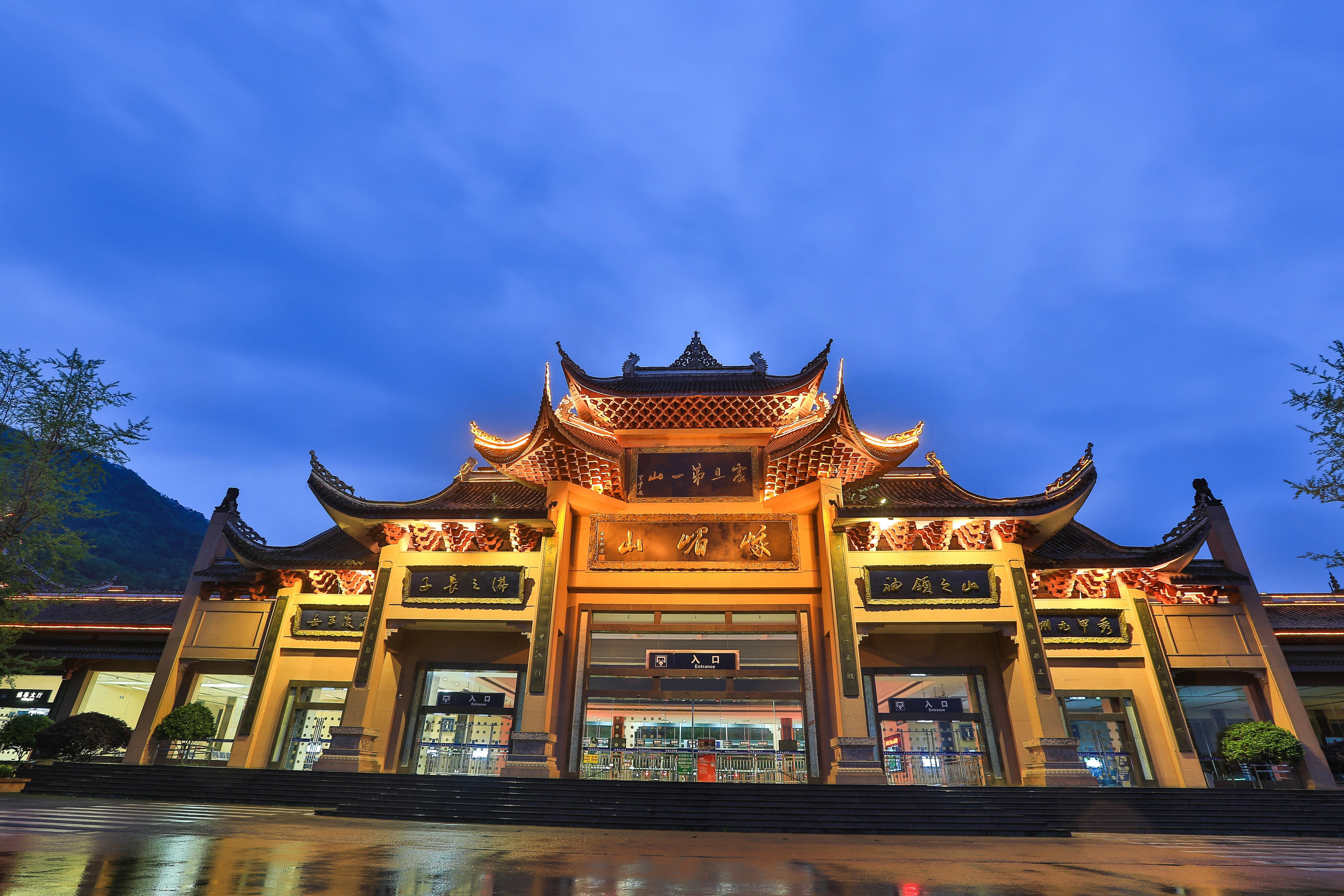 Holiday Inn Express Emei Mountain By Ihg Ъмейшан Екстериор снимка