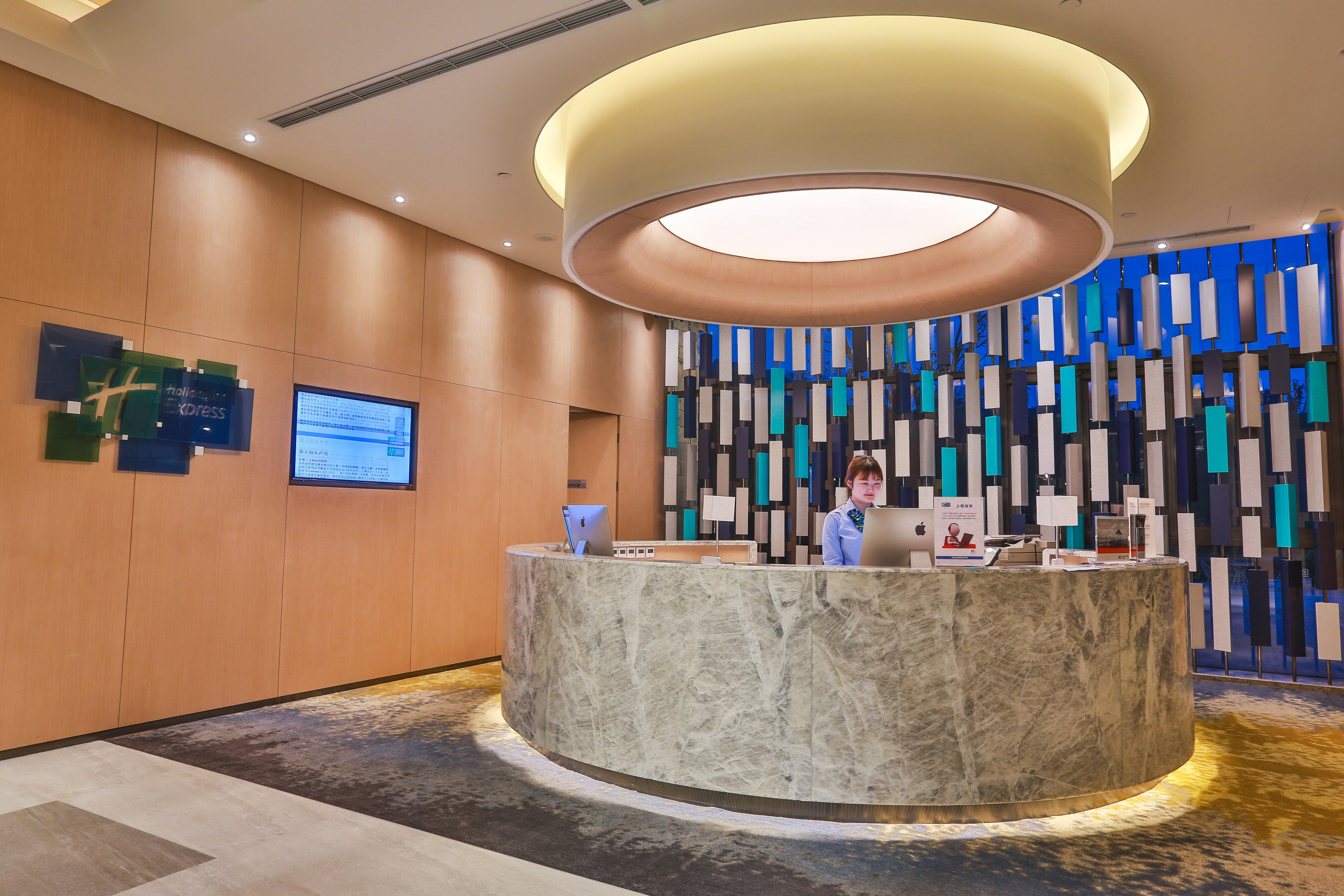Holiday Inn Express Emei Mountain By Ihg Ъмейшан Екстериор снимка