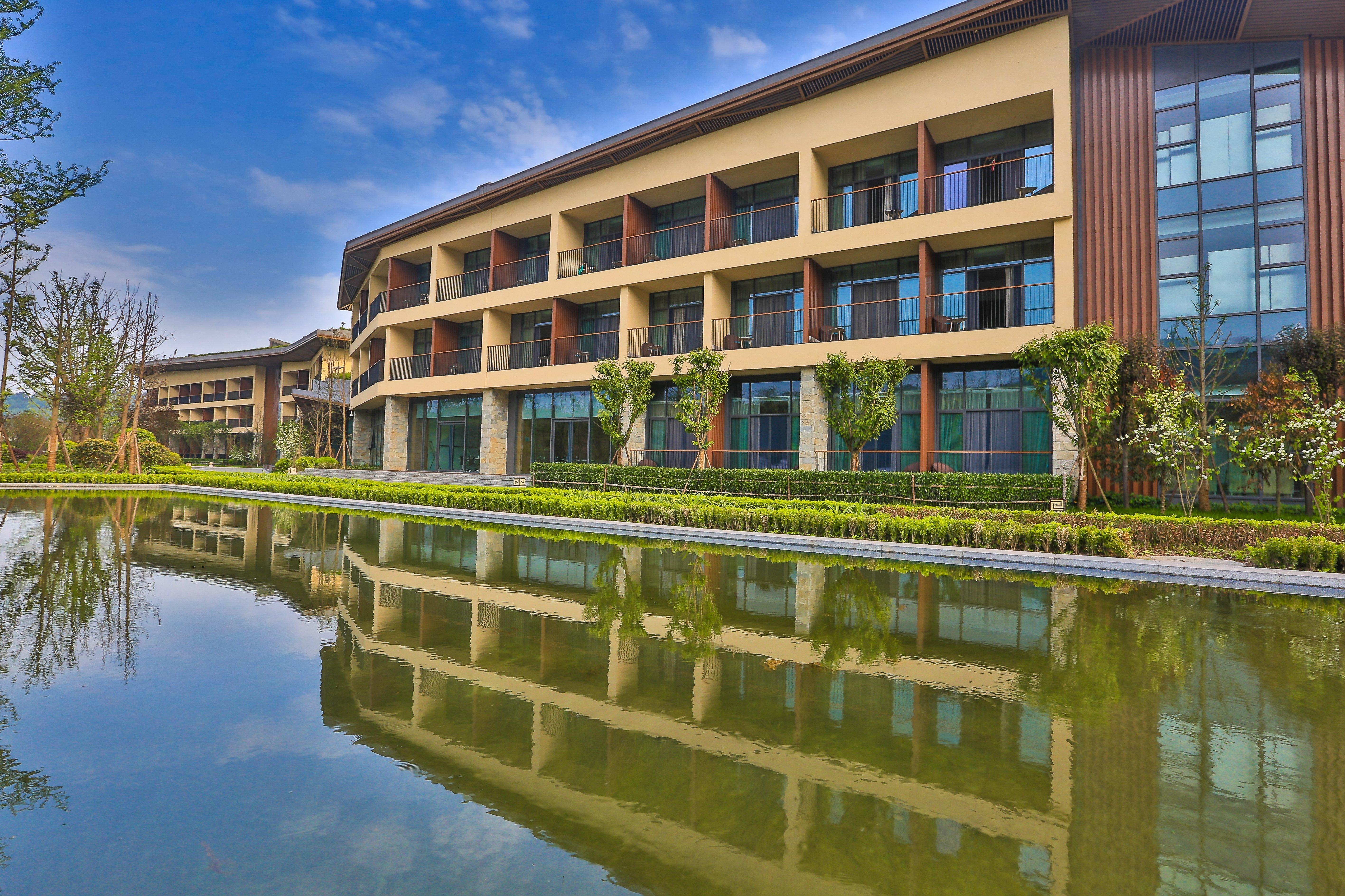 Holiday Inn Express Emei Mountain By Ihg Ъмейшан Екстериор снимка