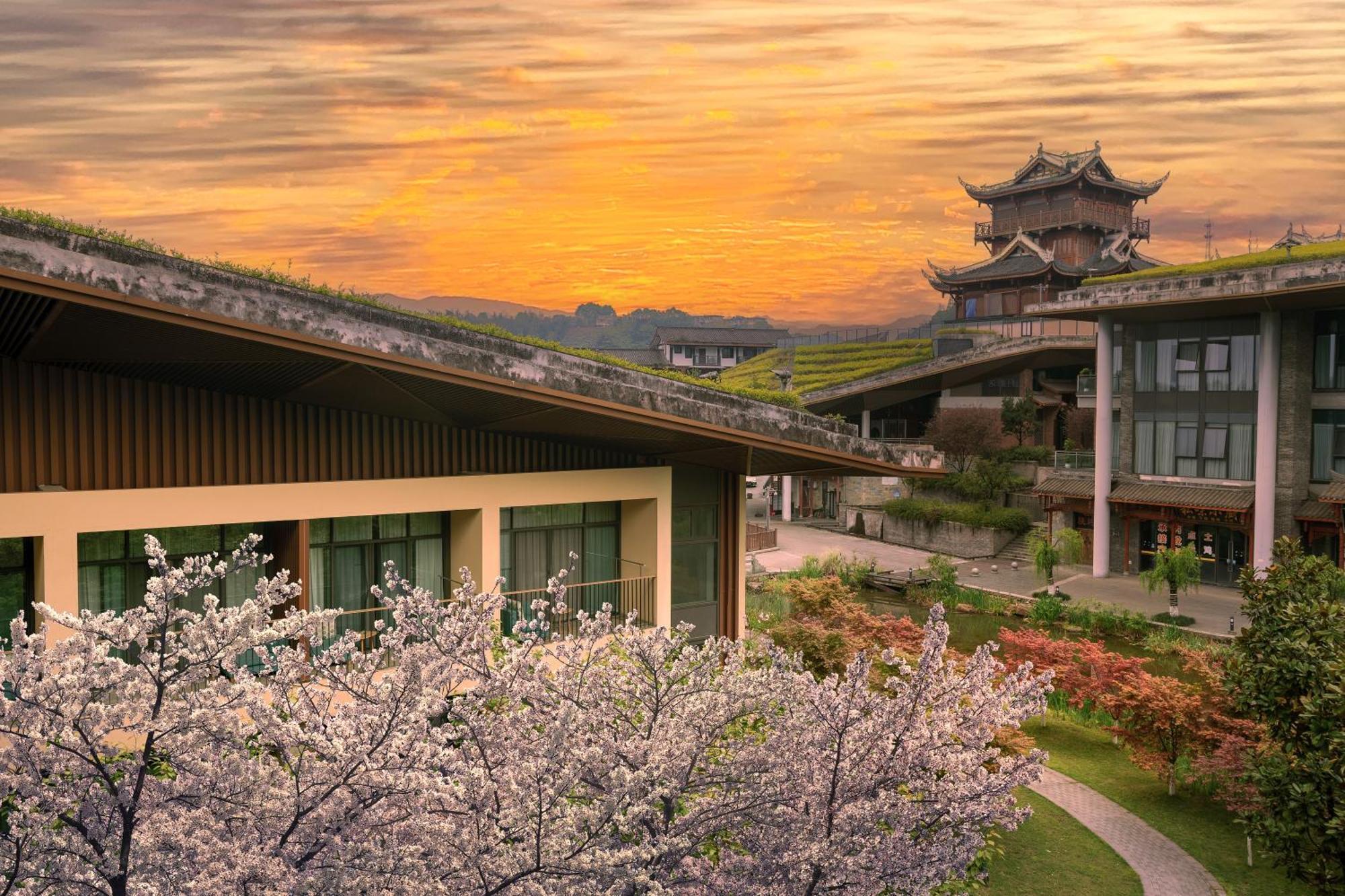 Holiday Inn Express Emei Mountain By Ihg Ъмейшан Екстериор снимка