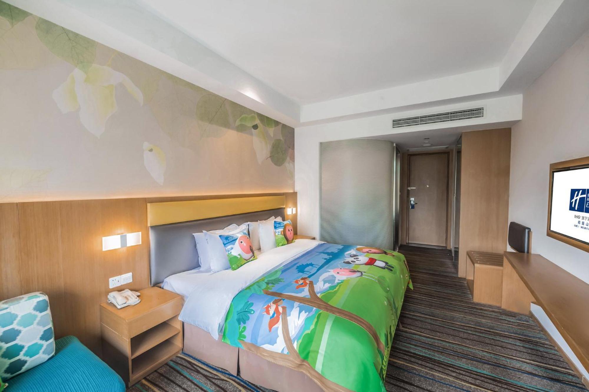 Holiday Inn Express Emei Mountain By Ihg Ъмейшан Екстериор снимка